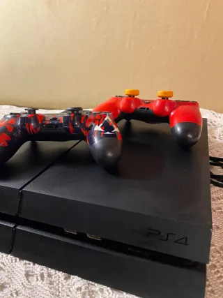 Consola PS4 + 2 Mandos + Juego Resident Evil 4