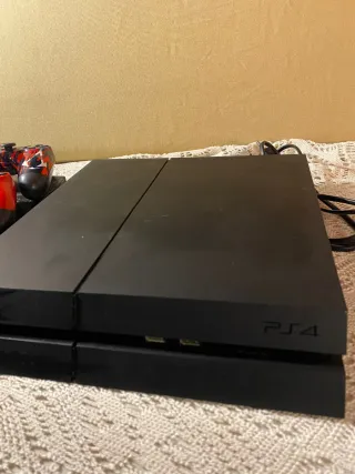 Consola PS4 + 2 Mandos + Juego Resident Evil 4