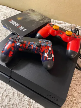 Consola PS4 + 2 Mandos + Juego Resident Evil 4