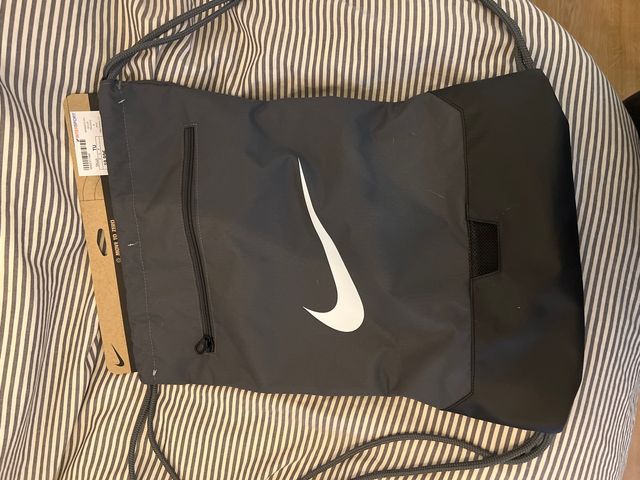 Mochila Nike gris cuerdas