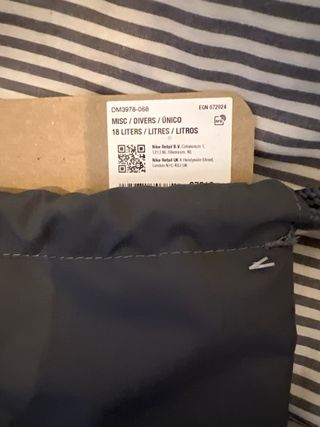 Mochila Nike gris cuerdas