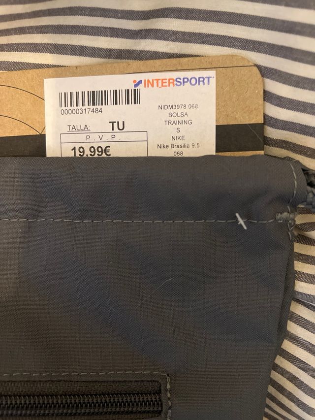 Mochila Nike gris cuerdas