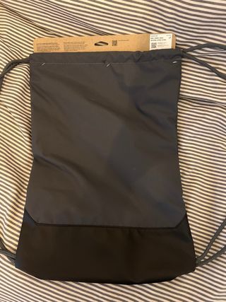 Mochila Nike gris cuerdas