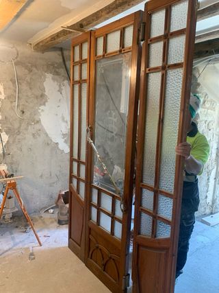 Puerta doble madera con cristales