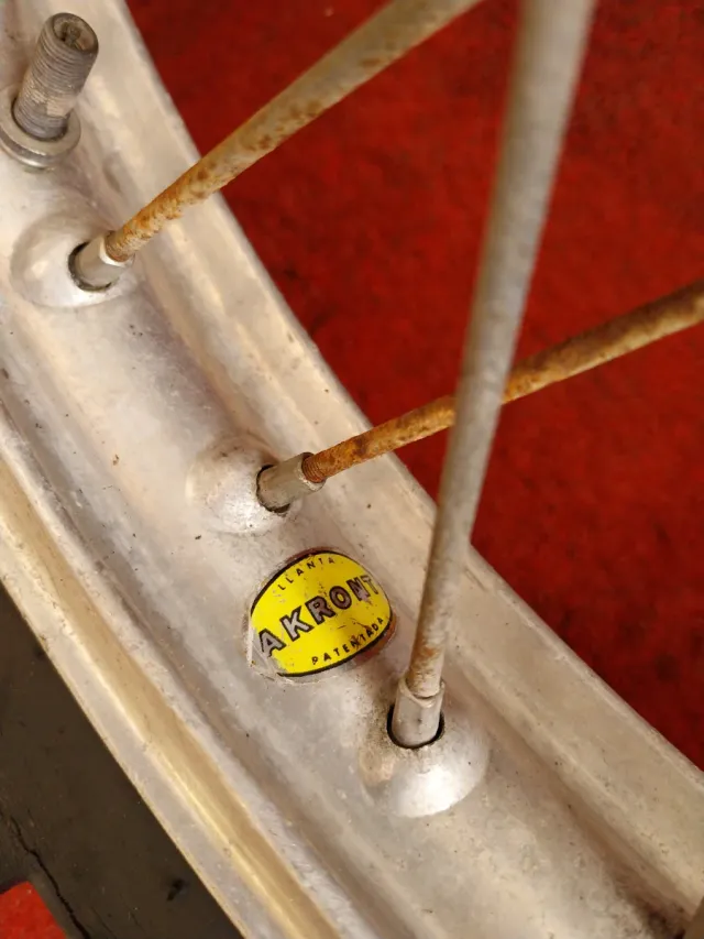 Llanta Bultaco Sherpa delantera