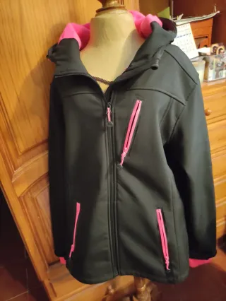 Cortavientos Tenth Mujer Negro y Fucsia