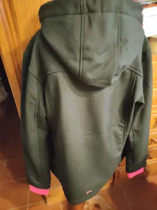 Cortavientos Tenth Mujer Negro y Fucsia