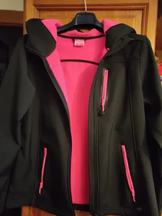 Cortavientos Tenth Mujer Negro y Fucsia