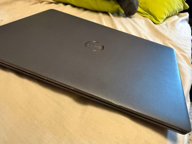 Portátil DELL de 250gb y 8 de memoria RAM