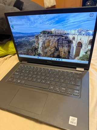Portátil DELL de 250gb y 8 de memoria RAM