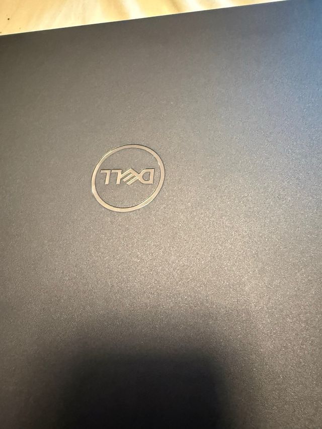 Portátil DELL de 250gb y 8 de memoria RAM