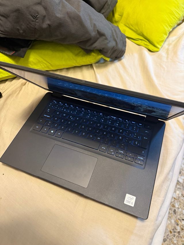Portátil DELL de 250gb y 8 de memoria RAM