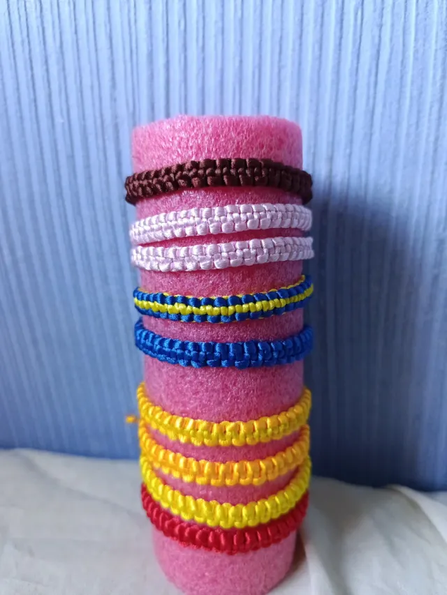 Pulseras de cuerda hechas a mano