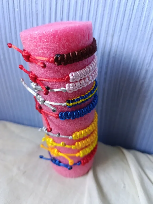 Pulseras de cuerda hechas a mano