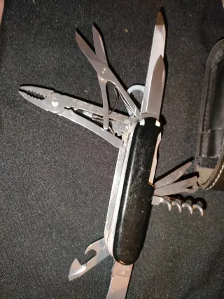 Canivete Victorinox SwissChamp Preto