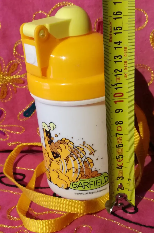 BOTELLA DEPORTIVA/BOMBACAO:1X2,5€/VASOS BARRO:1X1€