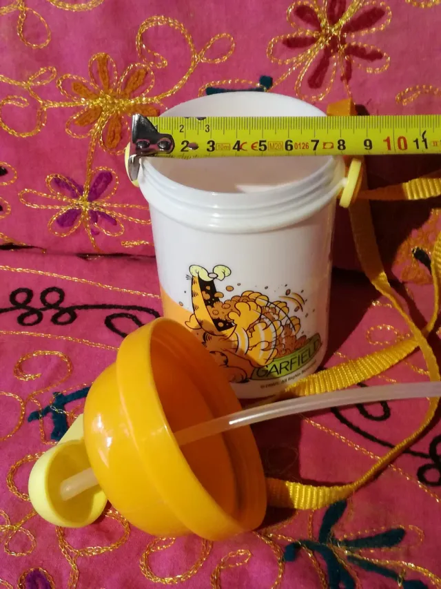 BOTELLA DEPORTIVA/BOMBACAO:1X2,5€/VASOS BARRO:1X1€