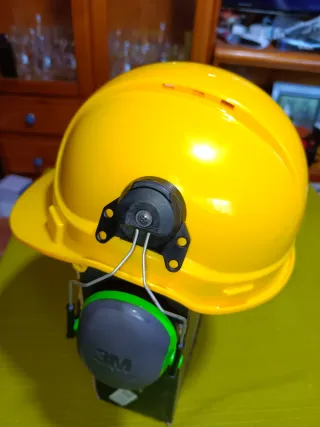 Orejeras Peltor + casco de seguridad
