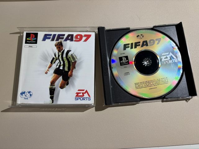 FIFA 97 PS1 PAL Original con Manual