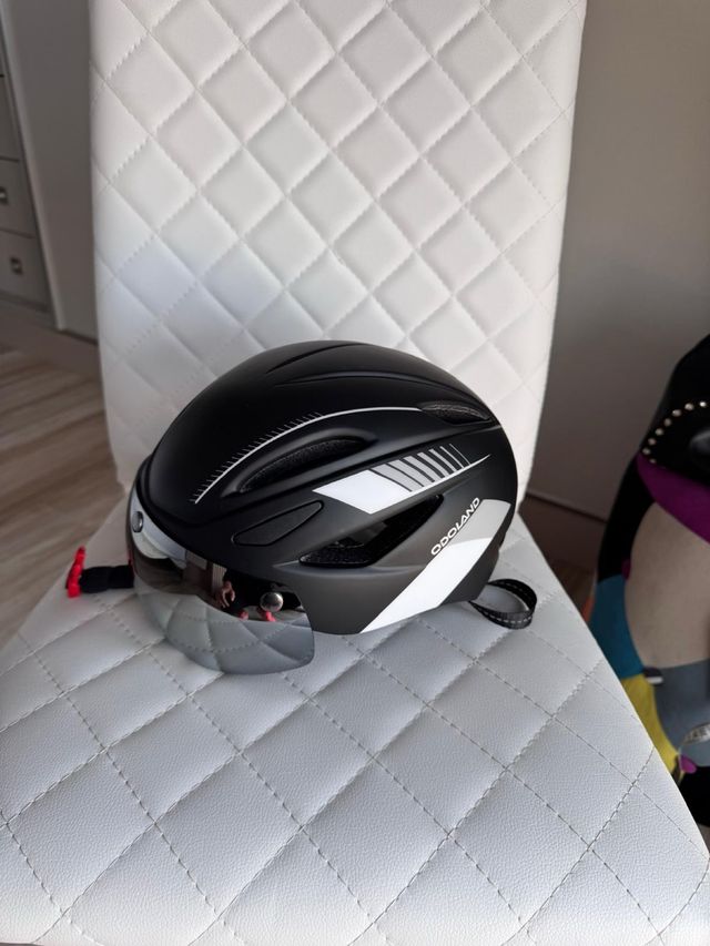 Casco Ciclismo Negro con Gafas