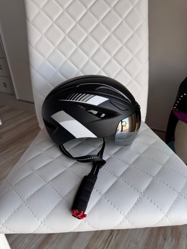 Casco Ciclismo Negro con Gafas