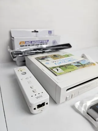 Nintendo Wii + Controller + Nunchuk + Wii Sports