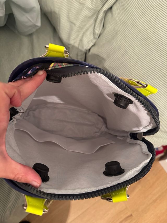 Bolso O bag azul con asas amarillas