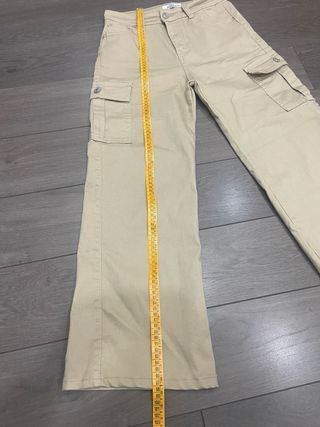 Pantalón cargo beige elástico