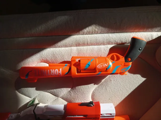 Pistola Nerf Fortnite Naranja y Azul