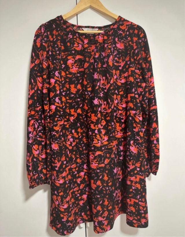 Vestido estampado rojo y negro