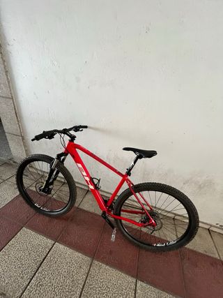 Bicicleta de Montaña BH Roja