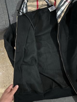 Sudadera Burberry con capucha y cremallera