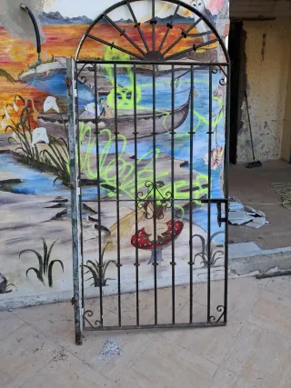 Puerta de forja artesanal