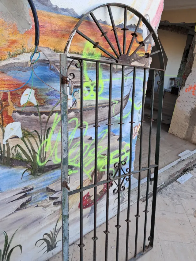 Puerta de forja artesanal