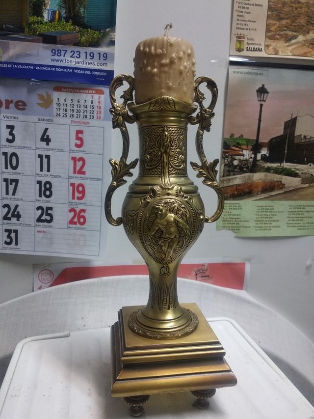 Candelabro de bronce antiguo