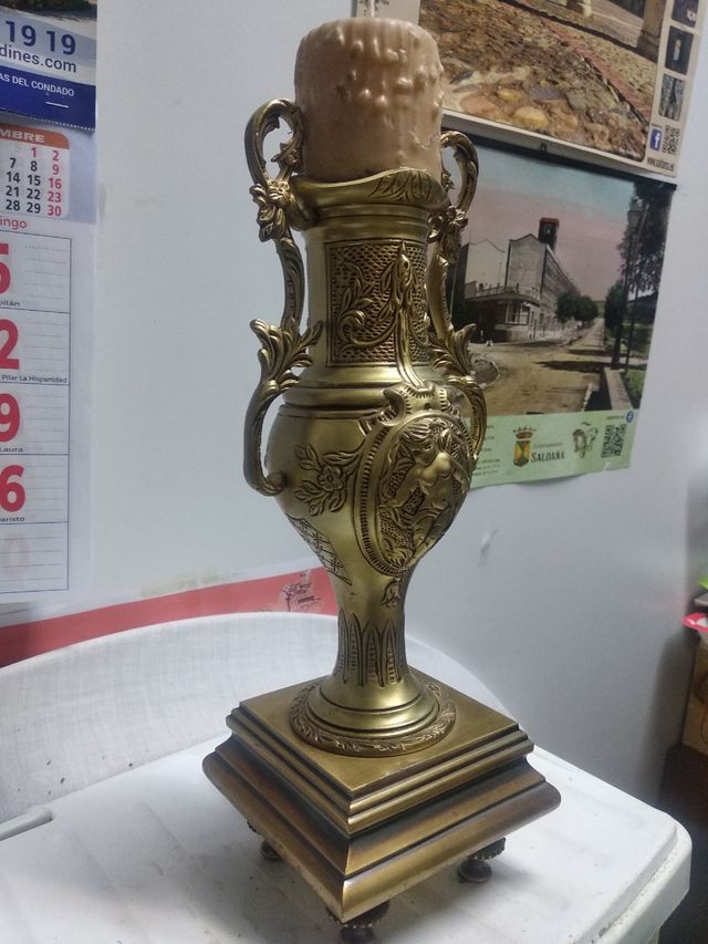 Candelabro de bronce antiguo