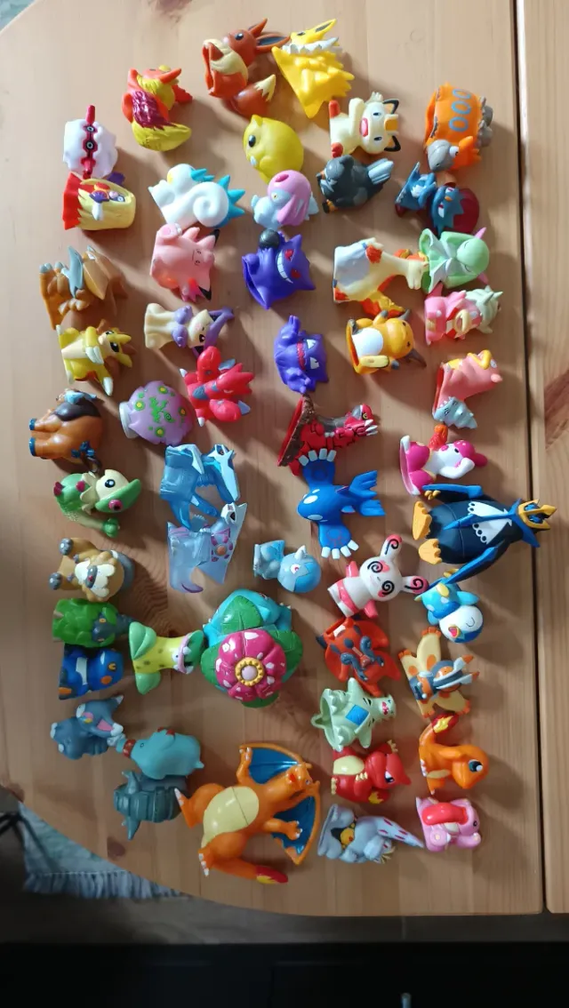 Lote 52 Figuras Pokémon Bandai