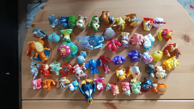 Lote 52 Figuras Pokémon Bandai