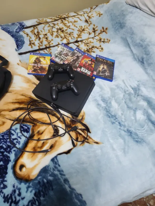 PS4 + 5 Juegos + 2 Mandos Nuevos