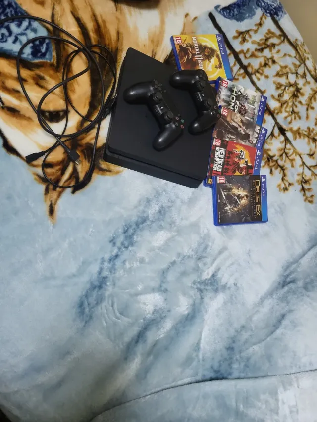 PS4 + 5 Juegos + 2 Mandos Nuevos