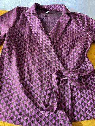 Chaqueta TU Morado y Marrón Triángulos