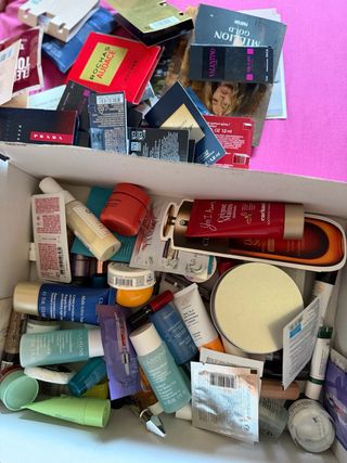 Lote 100 productos cosmética y maquillaje