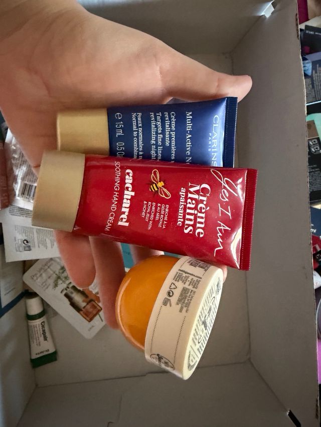 Lote 100 productos cosmética y maquillaje