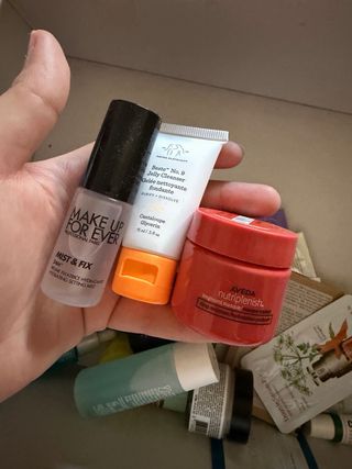 Lote 100 productos cosmética y maquillaje