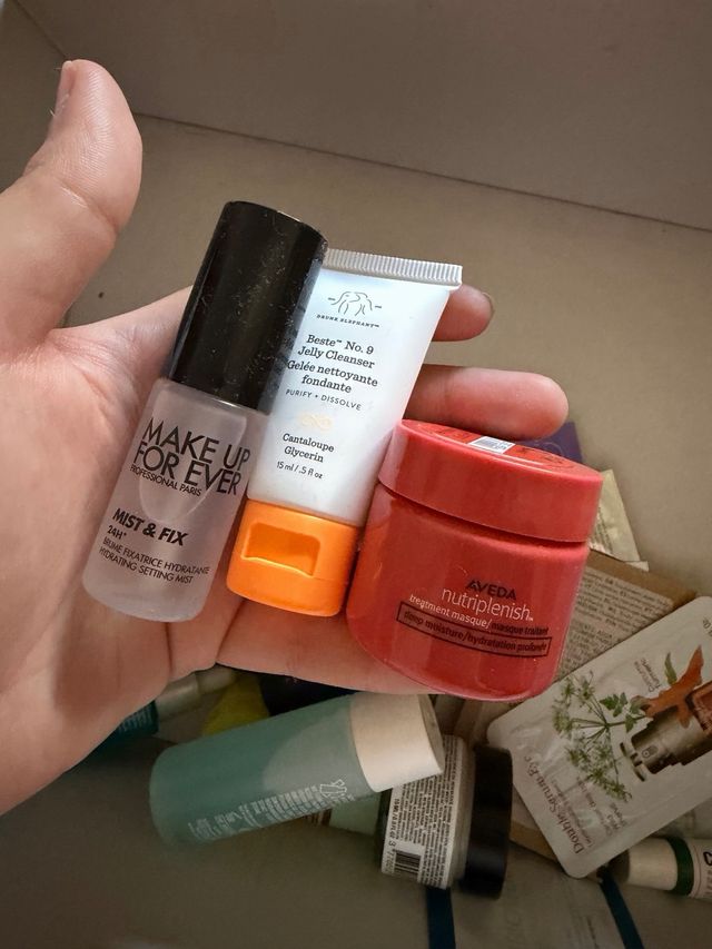 Lote 100 productos cosmética y maquillaje