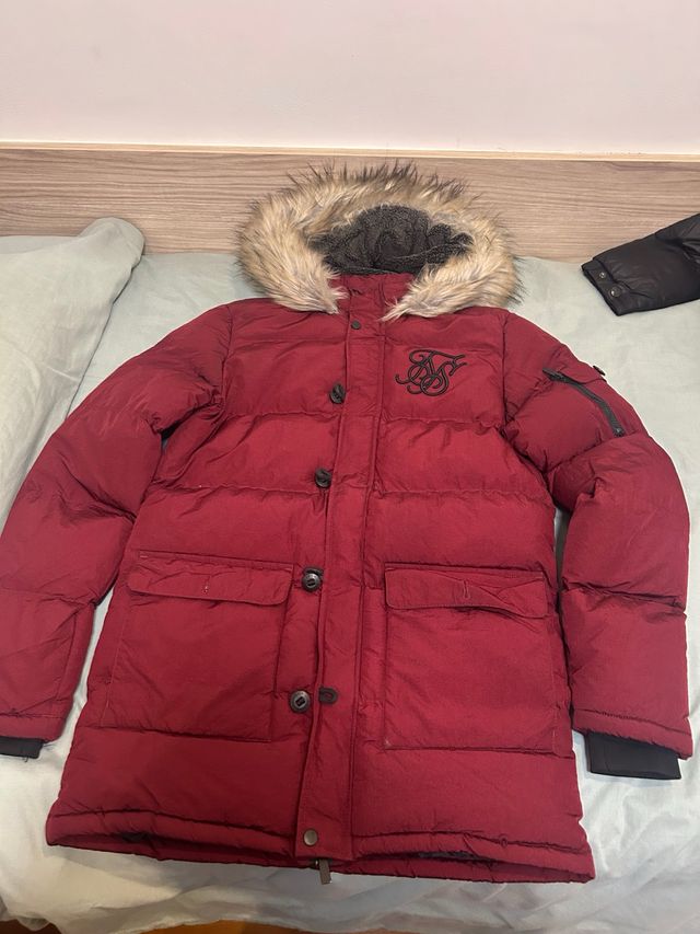 Chaqueta SikSilk roja con capucha