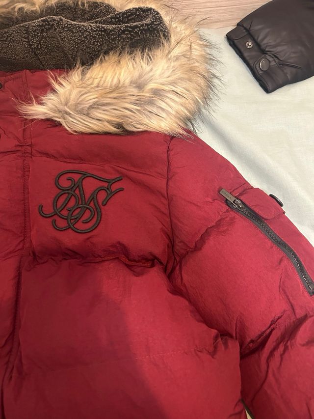 Chaqueta SikSilk roja con capucha