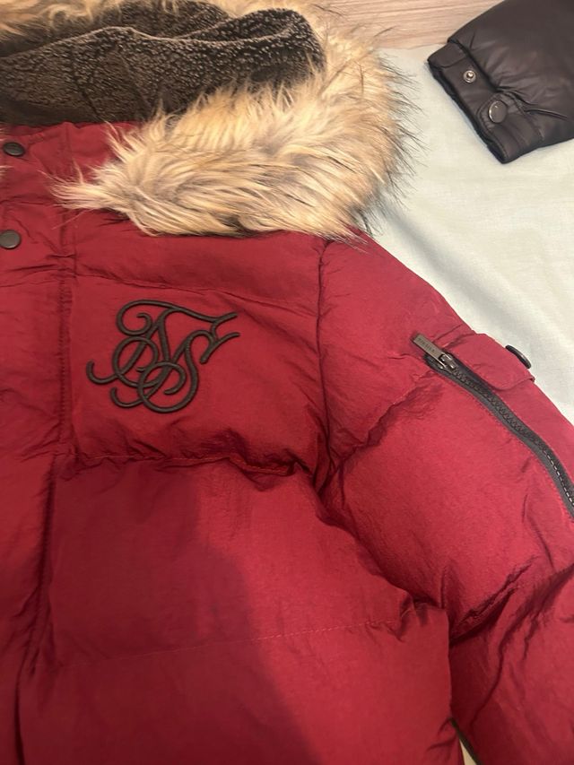 Chaqueta SikSilk roja con capucha