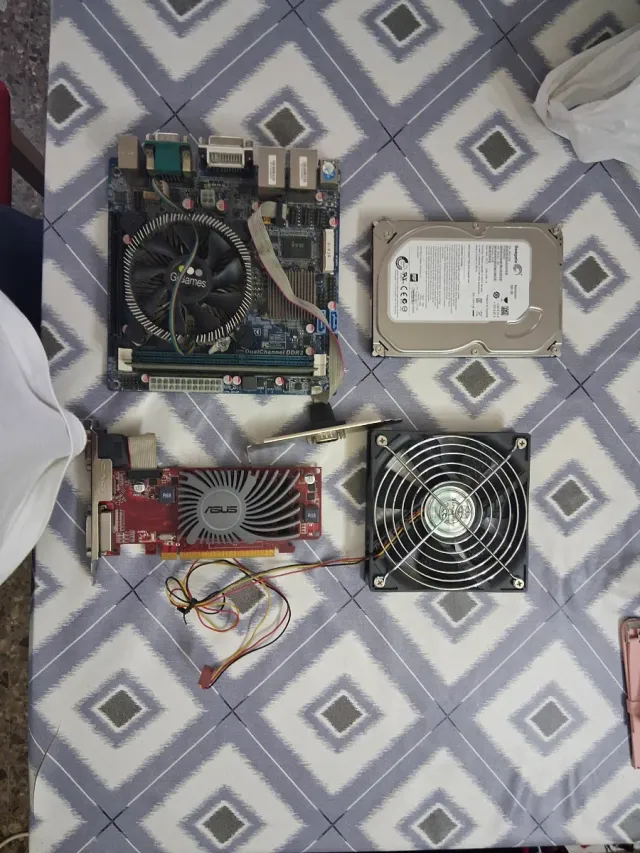Componentes PC: Placa Base, HDD, GPU, Ventilador