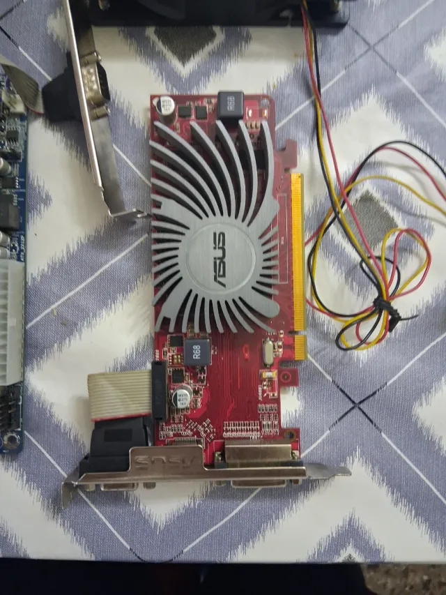 Componentes PC: Placa Base, HDD, GPU, Ventilador